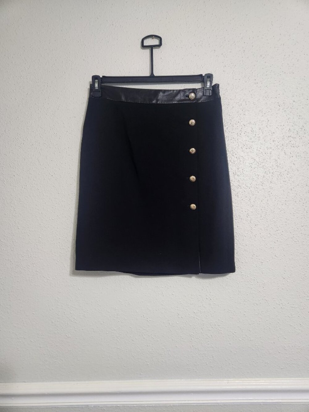 WHBM Women's Black Pencil Skirt Size 6 Side Zip 5 Button Faux Leather Waist Trim